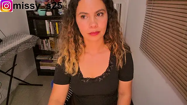 Snapshot of gigi_stephans chatting on February 14, 2026, 3:18 am gigi stephans online show from February 14, 2026, 3:18 am