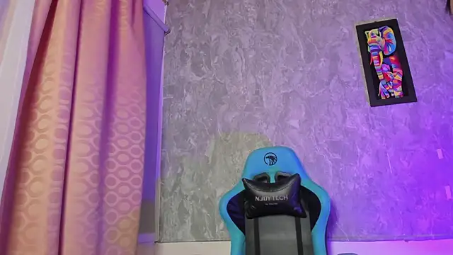 Snapshot of Mara_friendboy699 chatting on January 24, 2025, 11:23 pm Mara friendboy699 online show from January 24, 2025, 11:23 pm