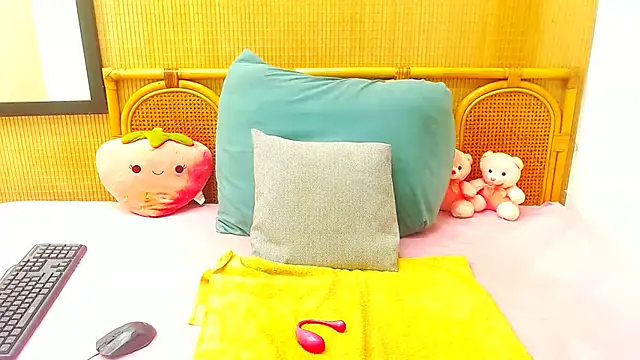 Snapshot of HugeMassiveBooty chatting on March 14, 2025, 4:32 am HugeMassiveBooty online show from March 14, 2025, 4:32 am