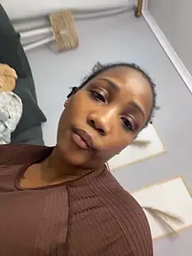 Snapshot of HugeMassiveBooty chatting on November 1, 2025, 12:06 am HugeMassiveBooty online show from November 1, 2025, 12:06 am