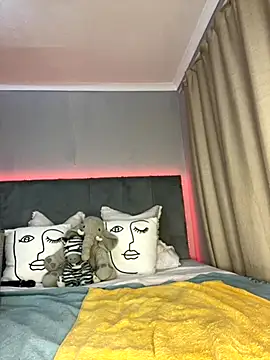 Snapshot of HugeMassiveBooty chatting on October 19, 2025, 7:49 pm HugeMassiveBooty online show from October 19, 2025, 7:49 pm