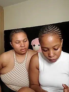 R-thequeen online show from June 17, 2026, 11:47 pm