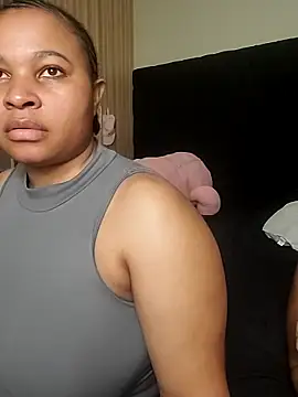 R-thequeen online show from June 19, 2026, 1:44 am