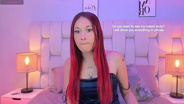 SkinnyFoxy online show from April 22, 2026, 8:04 pm