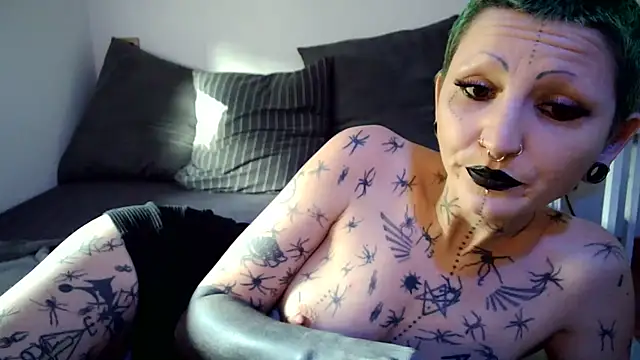 ValeryCrowley14 online show from February 12, 2026, 9:09 am