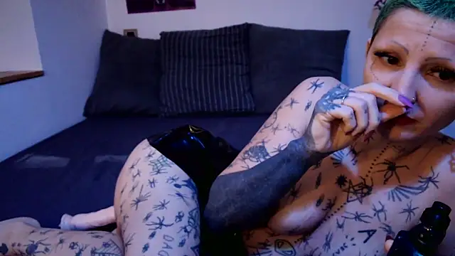 ValeryCrowley14 online show from February 2, 2026, 10:03 am