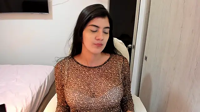 misstoya online show from November 10, 2025, 10:37 pm