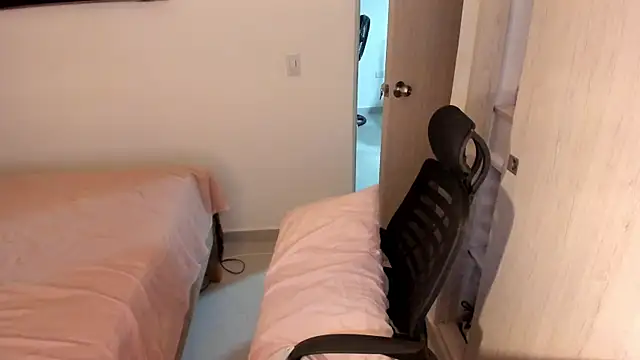 misstoya online show from July 7, 2026, 6:47 am