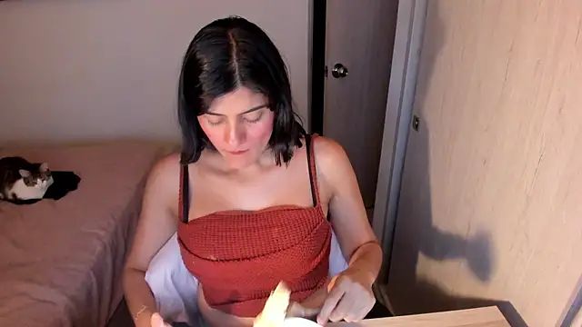 misstoya online show from July 5, 2026, 2:05 am