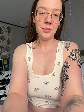 Sweetdee222x online show from February 25, 2026, 11:15 pm