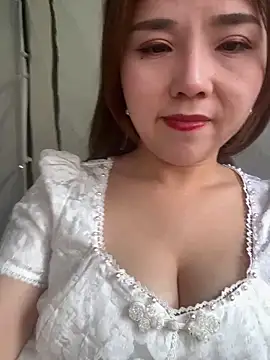 Efangfang online show from March 14, 2025, 7:04 am