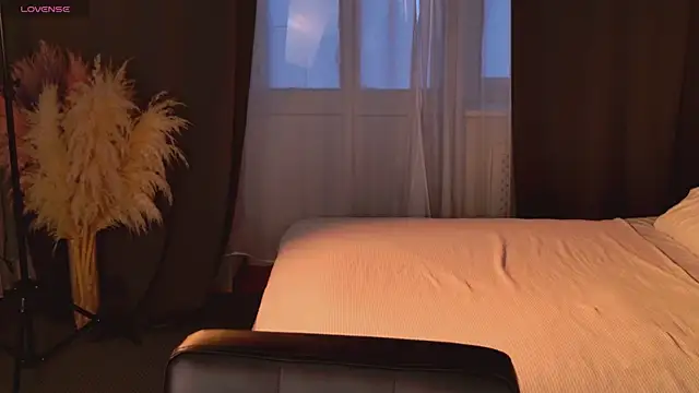 EmiliaDreams online show from September 24, 2025, 3:18 pm