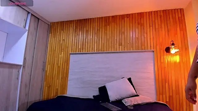 amelialeen7 online show from February 26, 2025, 5:10 pm