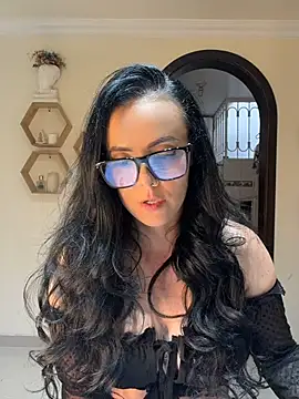 AndreaValencia online show from July 15, 2026, 8:27 pm
