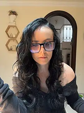 AndreaValencia online show from July 14, 2026, 8:15 pm