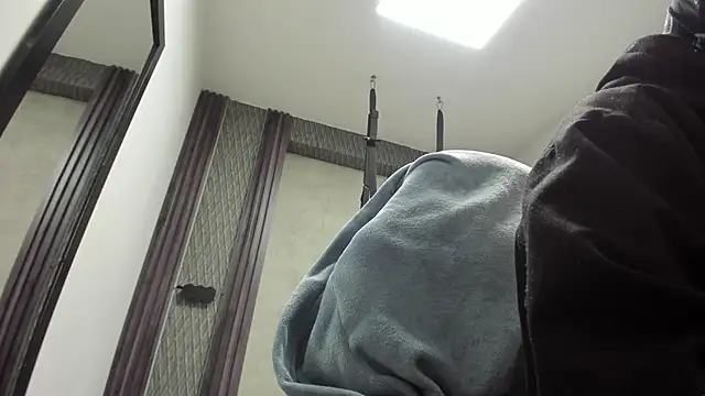 selene red  online show from April 30, 2026, 1:23 am