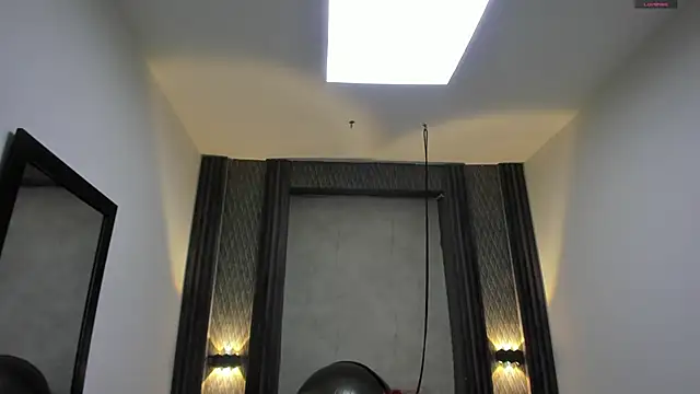 selene red  online show from September 12, 2025, 1:44 pm