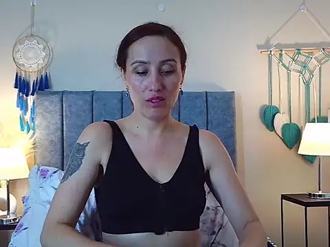 IberianMoonMK online show from February 8, 2026, 5:32 pm