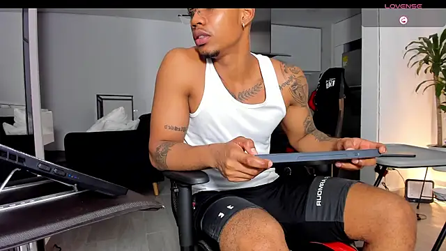 TROYWESLY- online show from September 24, 2025, 1:46 am