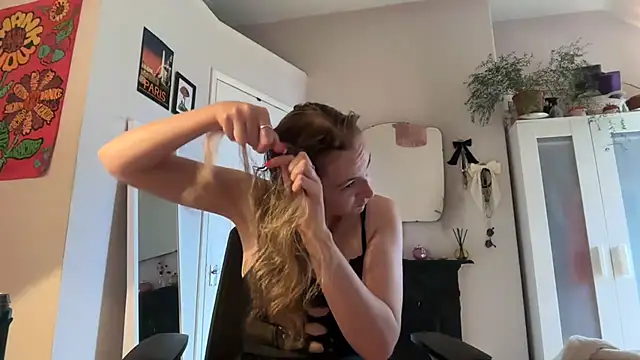 Littlelolo60 online show from November 11, 2025, 10:32 am