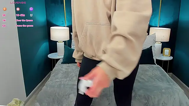 AprilWong online show from February 12, 2026, 6:02 am