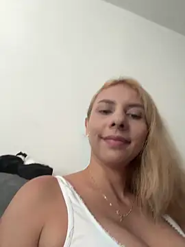 DollMagguie online show from September 9, 2025, 3:54 pm