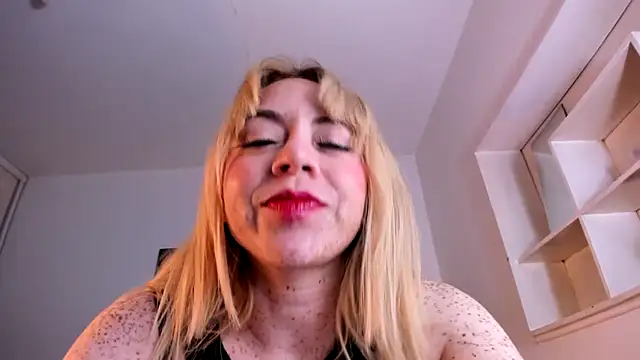 Snapshot of valerie_luxe_ chatting on March 21, 2026, 8:19 am valerie luxe online show from March 21, 2026, 8:19 am