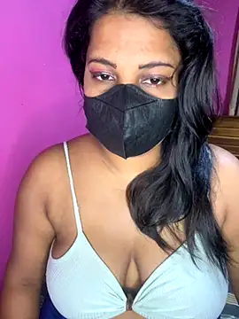 NOORA-GIRL online show from October 13, 2025, 2:35 am