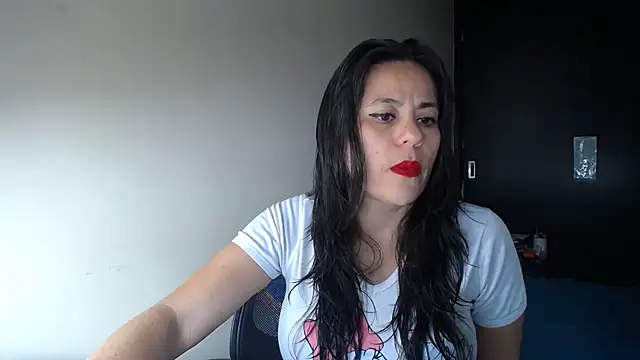 Snapshot of KAROLCANDY chatting on December 3, 2025, 8:52 pm KAROLCANDY online show from December 3, 2025, 8:52 pm