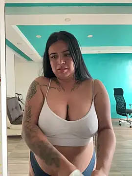 Snapshot of Devilsweet17 chatting on February 27, 2026, 9:25 pm Devilsweet17 online show from February 27, 2026, 9:25 pm