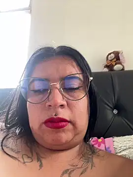 Snapshot of Devilsweet17 chatting on February 6, 2026, 7:21 pm Devilsweet17 online show from February 6, 2026, 7:21 pm