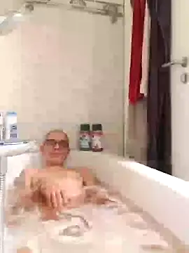 Snapshot of heitzer1072 chatting on February 7, 2025, 4:14 pm heitzer1072 online show from February 7, 2025, 4:14 pm