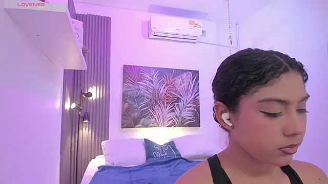 emma alice  online show from October 28, 2025, 12:04 pm