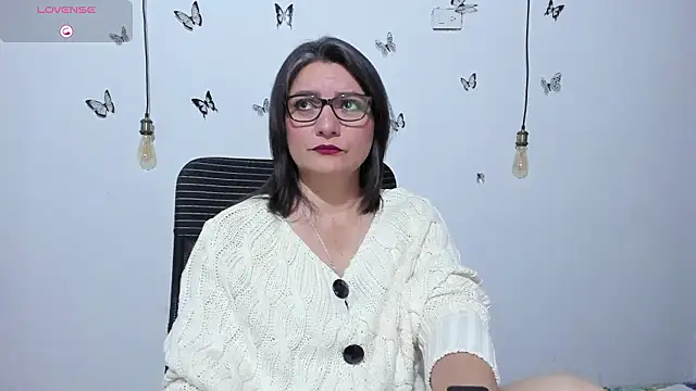 Amie Adams82  online show from February 23, 2026, 2:39 pm