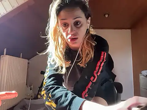 Snapshot of JeSuisUnTapin chatting on September 19, 2025, 8:40 am JeSuisUnTapin online show from September 19, 2025, 8:40 am