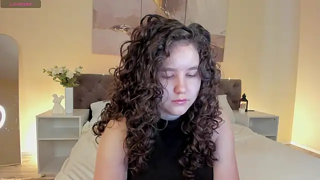Ariella Sol online show from May 6, 2026, 1:20 am