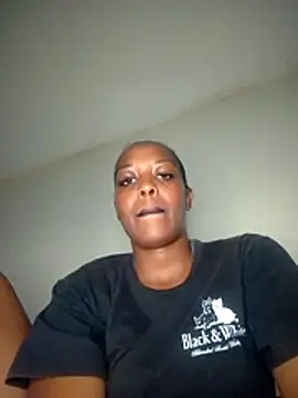 pretty-eyes23 online show from December 15, 2025, 2:01 pm