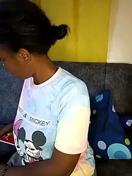 pretty-eyes23 online show from February 17, 2025, 5:12 pm