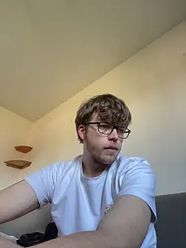 jungxSHxboy online show from April 11, 2026, 7:45 am