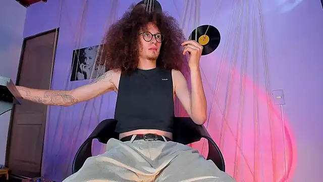 Snapshot of MrShaggy chatting on January 27, 2025, 8:17 pm MrShaggy online show from January 27, 2025, 8:17 pm