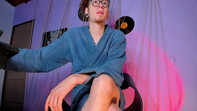 Snapshot of MrShaggy chatting on February 3, 2025, 9:52 am MrShaggy online show from February 3, 2025, 9:52 am