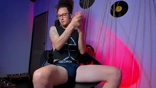 Snapshot of MrShaggy chatting on February 19, 2025, 11:46 pm MrShaggy online show from February 19, 2025, 11:46 pm