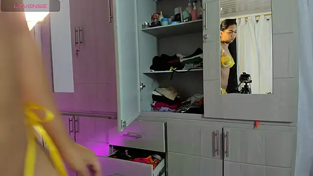 Anahi Cruz7 online show from October 9, 2025, 11:33 am