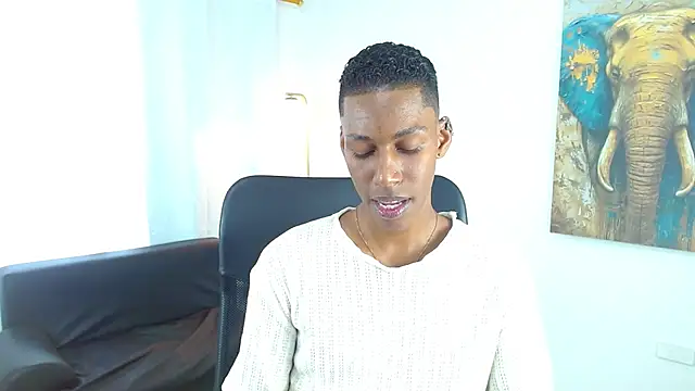 maiki18  online show from February 7, 2026, 8:39 pm