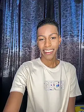 maiki18  online show from April 2, 2026, 9:21 pm