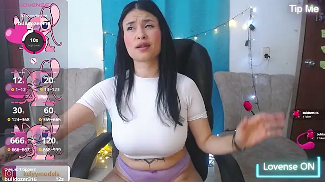 keelly richaardson1 online show from October 4, 2025, 12:01 am