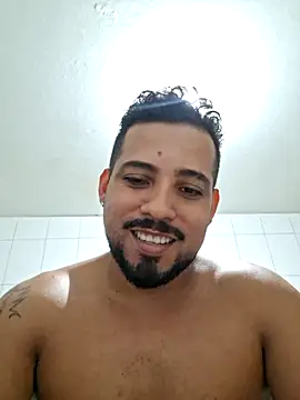 Snapshot of Luizragnar123 chatting on February 22, 2026, 12:35 am Luizragnar123 online show from February 22, 2026, 12:35 am