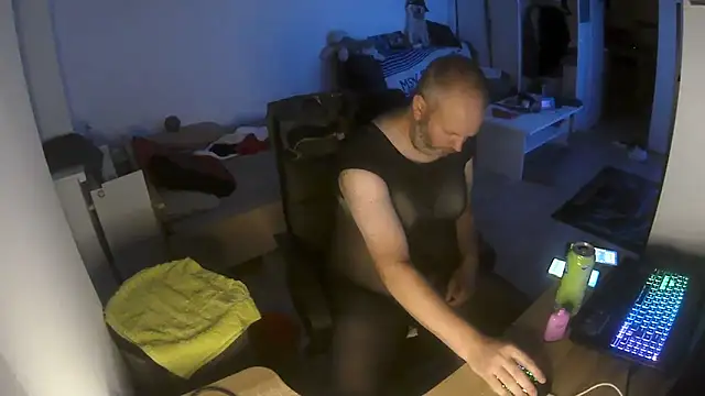 ShyBoy1982 online show from September 20, 2025, 10:59 pm