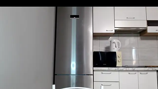 Snapshot of SierraSky_ chatting on June 18, 2026, 5:18 pm SierraSky online show from June 18, 2026, 5:18 pm
