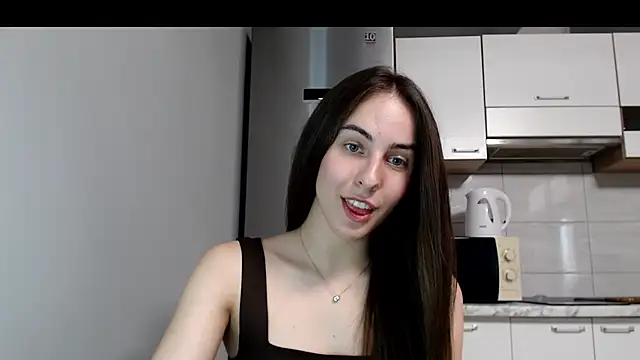 Snapshot of SierraSky_ chatting on June 9, 2026, 5:25 pm SierraSky online show from June 9, 2026, 5:25 pm